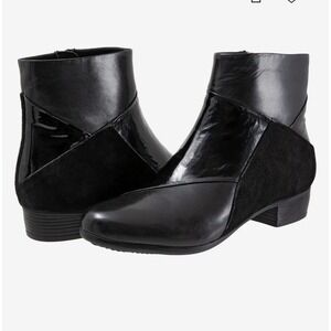 Trotters Maci Ankle Boots Women 9.5 Black Leather Patent Suede Round Toe Cushion